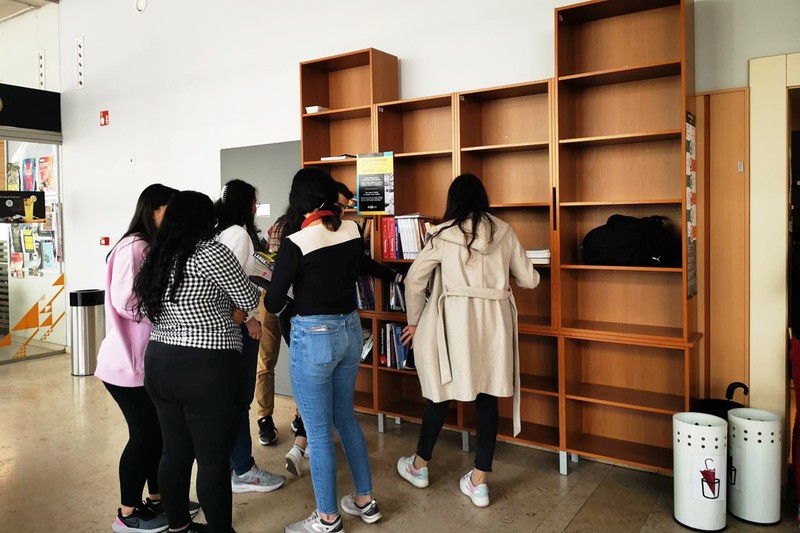 Graduates of the University of Debrecen can support their younger peers with their unused textbooks